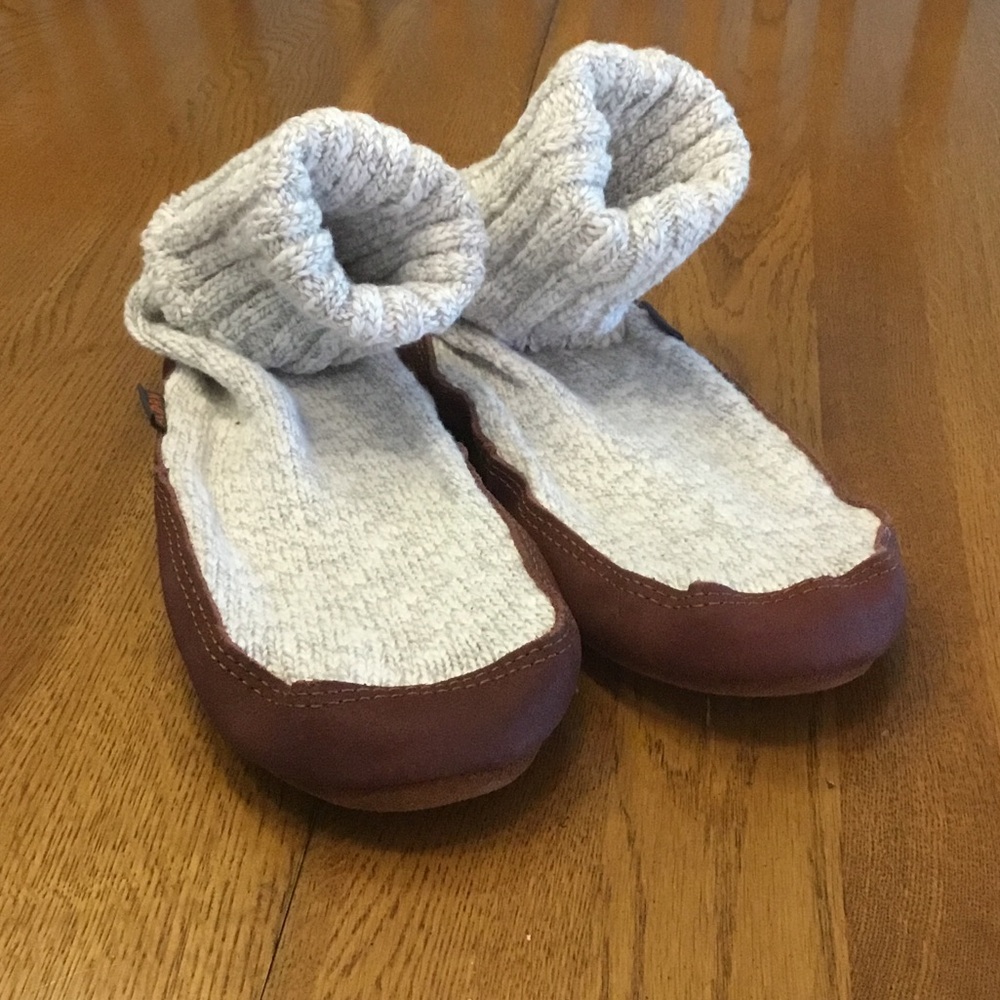 Woman’s Acorn Original Slipper Sock. Size 9.5-10.5. Rag wool. Mid-calf. New!Cute